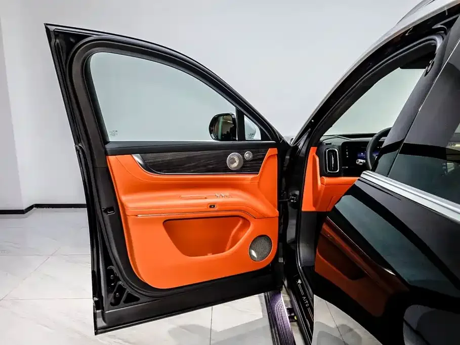 AITO Wenjie AITO M9 2024 Extended Range Ultra 42kWh 6-Seater — Фото автомобиля 8