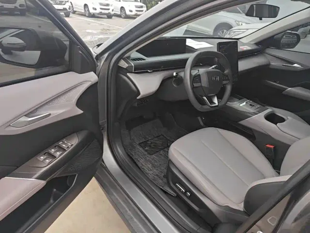 Changan Qiyuan A05 — Фото автомобиля 15