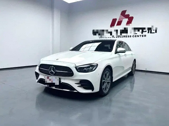 Фотография автомобиля — Mercedes-Benz E-Class