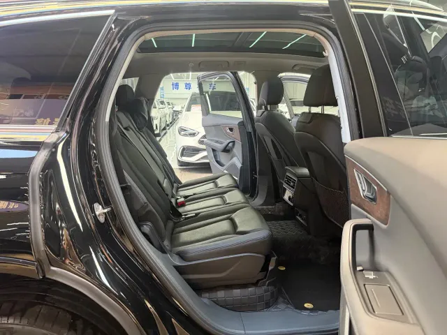 Audi Q7 — Фото автомобиля 18