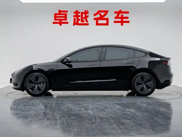Tesla Model 3 — Фото автомобиля 8