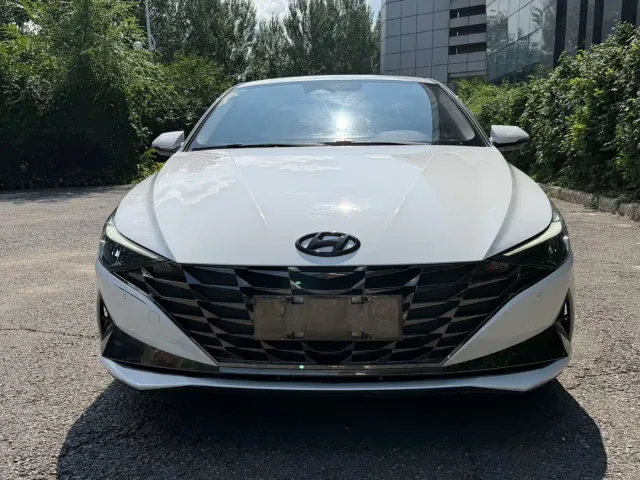 Hyundai Elantra — Фото автомобиля 2
