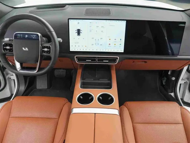 Li Auto L7 — Фото автомобиля 10