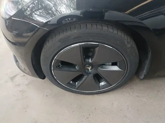Tesla Model 3 — Фото автомобиля 22