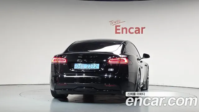 Tesla Model S — Фото автомобиля 3