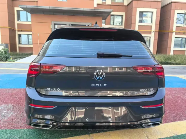 Volkswagen Golf — Фото автомобиля 7