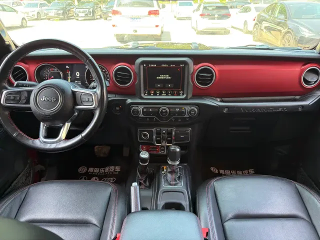 Jeep Wrangler — Фото автомобиля 9