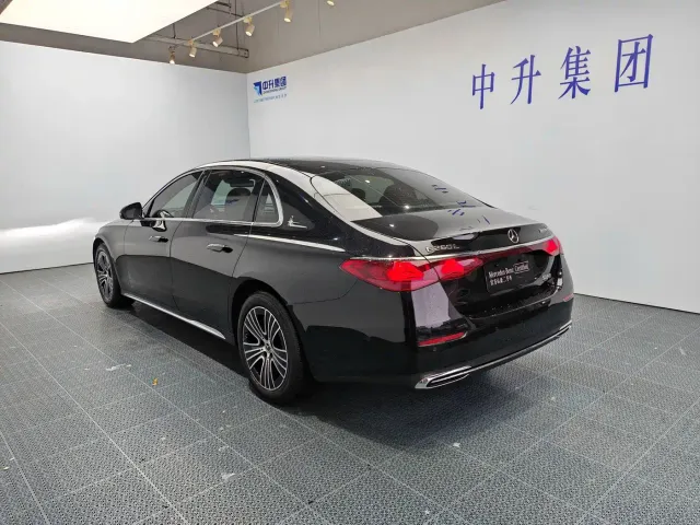 Mercedes-Benz E-Class — Фото автомобиля 4