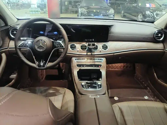 Mercedes-Benz E-Class — Фото автомобиля 9