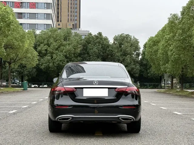 Mercedes-Benz E-Class — Фото автомобиля 5