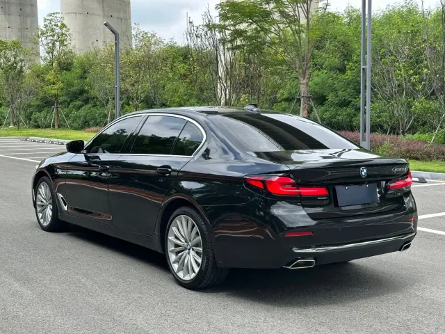 BMW 5 Series — Фото автомобиля 9