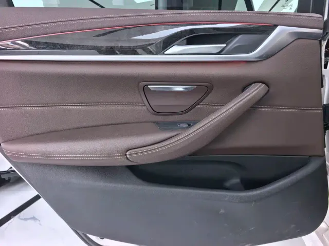 BMW 5 Series — Фото автомобиля 11
