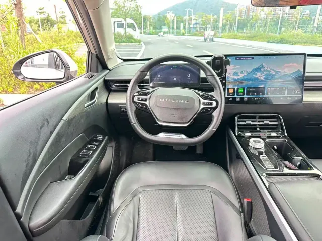Wuling Starlight — Фото автомобиля 16