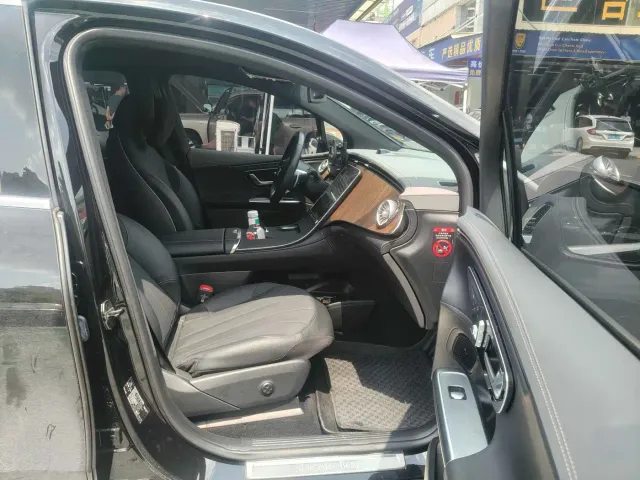 Mercedes-Benz EQE SUV — Фото автомобиля 10