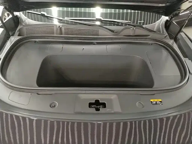Mazda EZ-60 — Фото автомобиля 19
