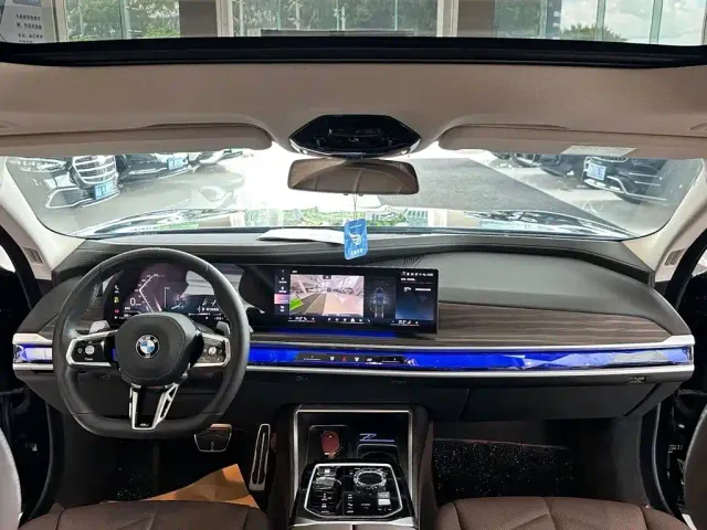 BMW 7 Series — Фото автомобиля 2
