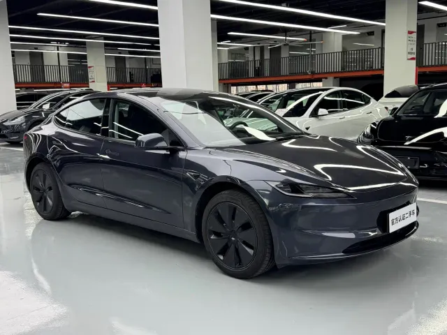 Tesla Model 3 — Фото автомобиля 3