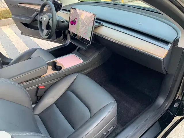 Tesla Model 3 — Фото автомобиля 19