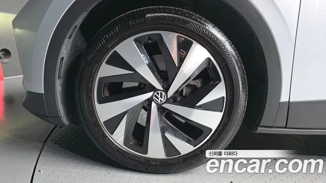 Volkswagen ID.4 — Фото автомобиля 4