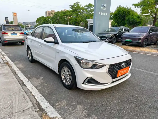 Hyundai Elantra — Фото автомобиля 3