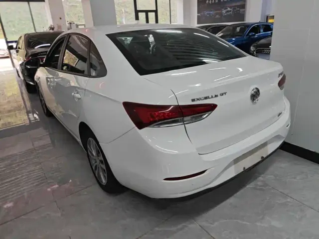 Buick Excelle — Фото автомобиля 4