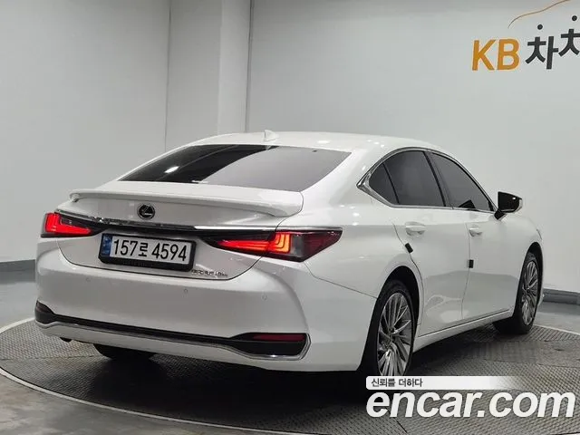 Lexus ES Generation 7 — Фото автомобиля 4