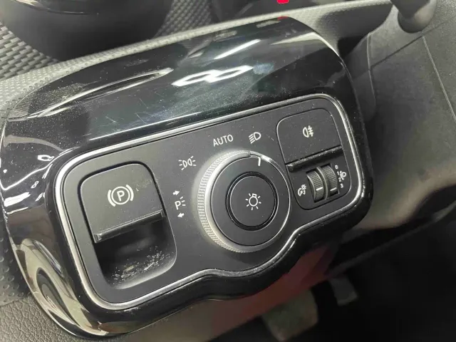 Mercedes-Benz Mercedes-Benz A-Class 2022 A 180 L Sport Sedan — Фото автомобиля 15