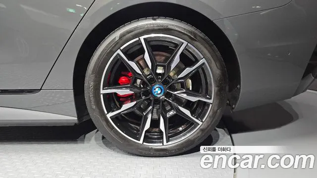 BMW i4 — Фото автомобиля 6