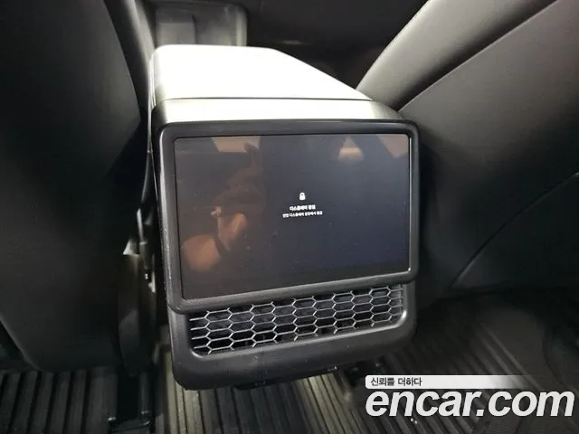 Tesla Model 3 — Фото автомобиля 13
