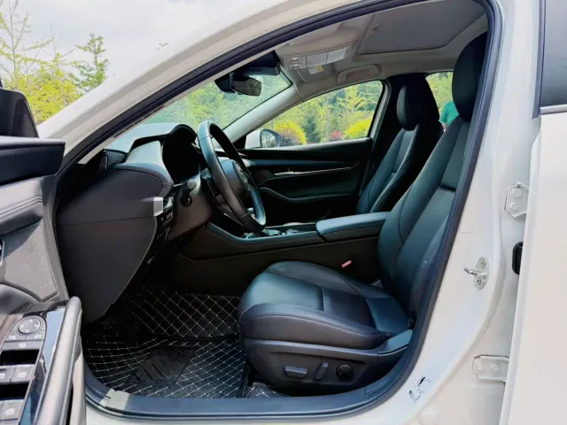Mazda Axela — Фото автомобиля 7