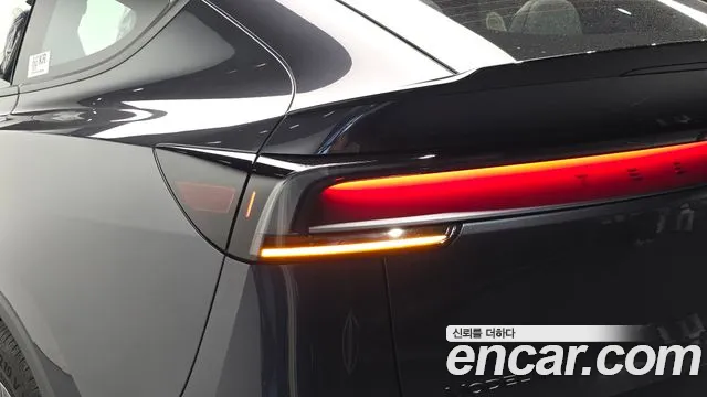 Tesla Model Y — Фото автомобиля 8