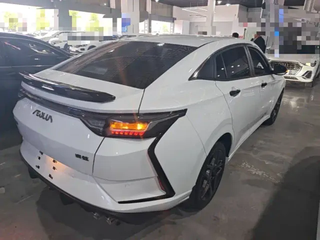 Dongfeng Yixuan — Фото автомобиля 6
