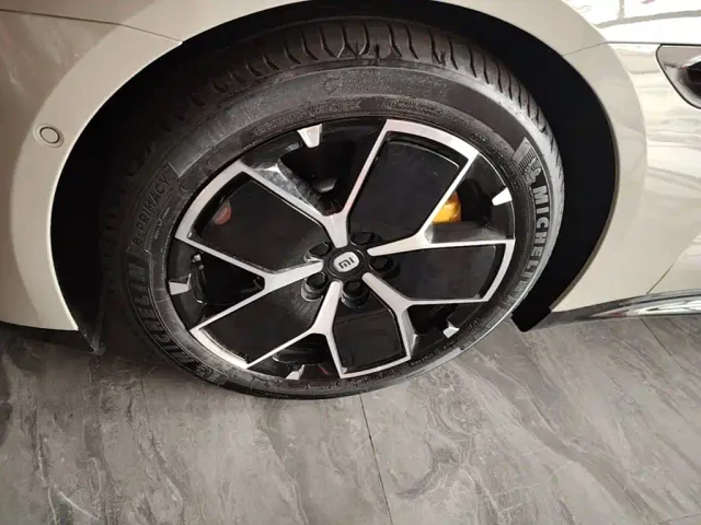 Xiaomi SU7 — Фото автомобиля 22