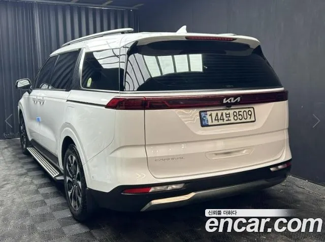 Kia Carnival Generation 4 — Фото автомобиля 4