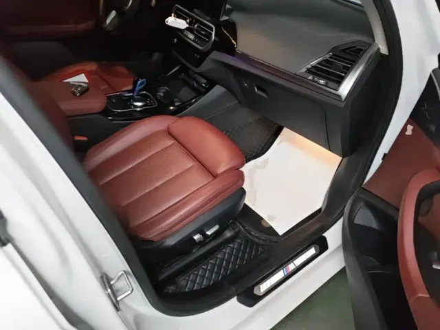 BMW iX3 — Фото автомобиля 24