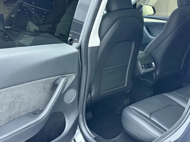 Tesla Model Y — Фото автомобиля 8