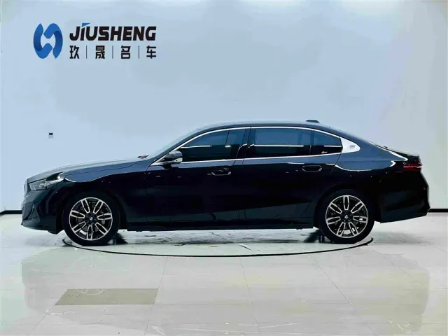 BMW 5 Series — Фото автомобиля 12