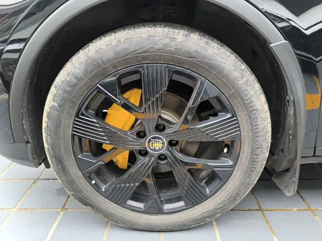 BYD Tang — Фото автомобиля 22