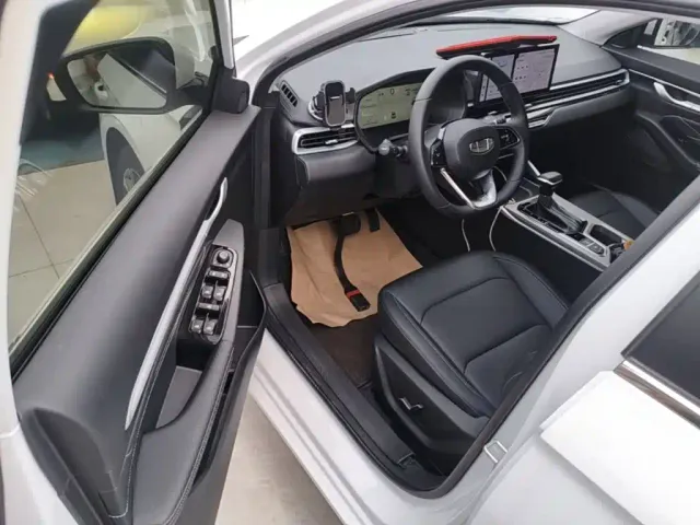 Geely Emgrand — Фото автомобиля 15