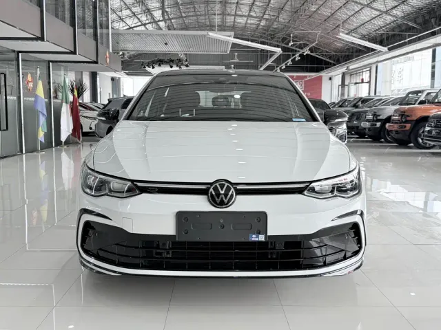 Volkswagen Golf — Фото автомобиля 2
