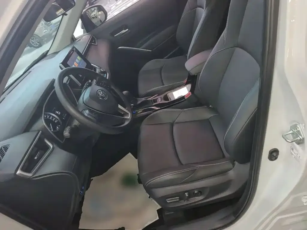 Toyota Frontlander 2022 2.0L CVT Luxury Edition — Фото автомобиля 14