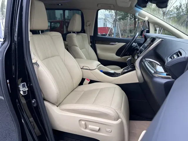 Toyota Vellfire — Фото автомобиля 26