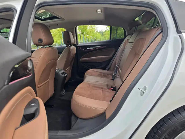 Buick Regal — Фото автомобиля 10