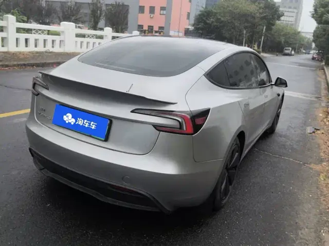 Tesla Model 3 — Фото автомобиля 3