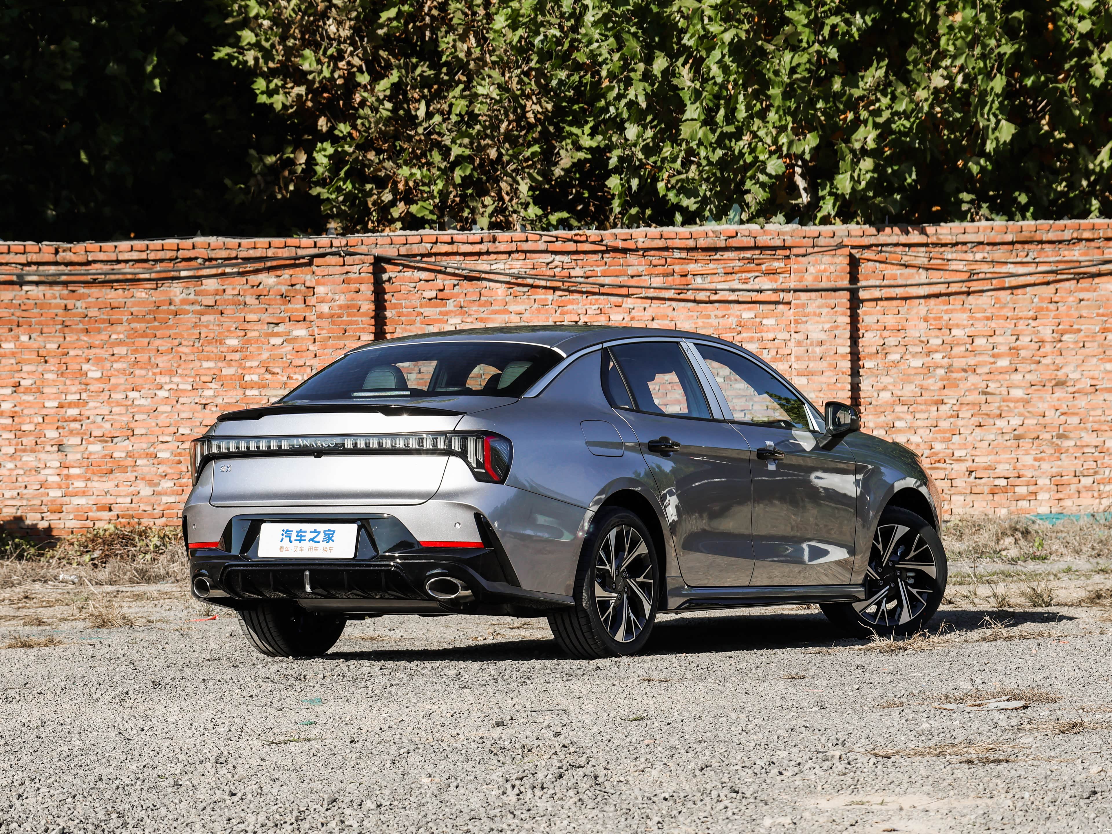 Lynk & Co 03 — Фото автомобиля 2
