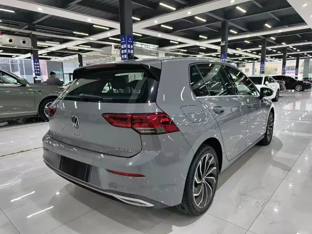 Volkswagen Golf — Фото автомобиля 4