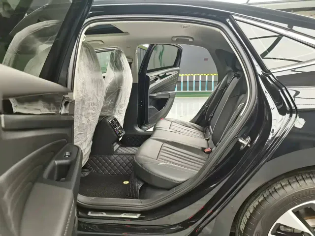 Volkswagen Passat — Фото автомобиля 12