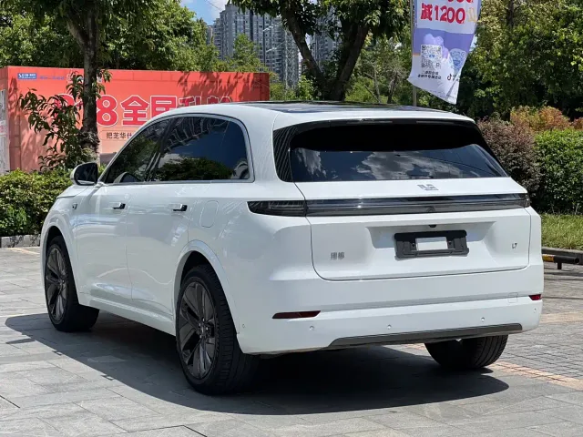 Li Auto L7 — Фото автомобиля 7
