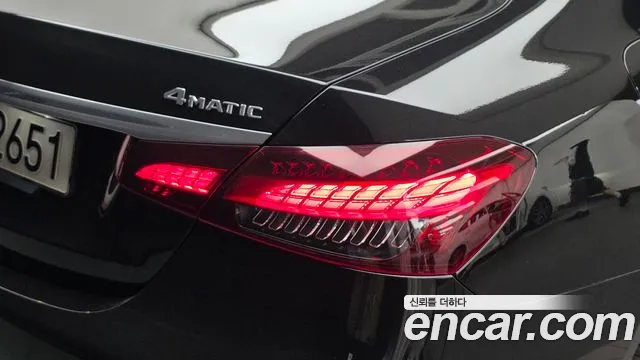 Mercedes-Benz E-Class — Фото автомобиля 23