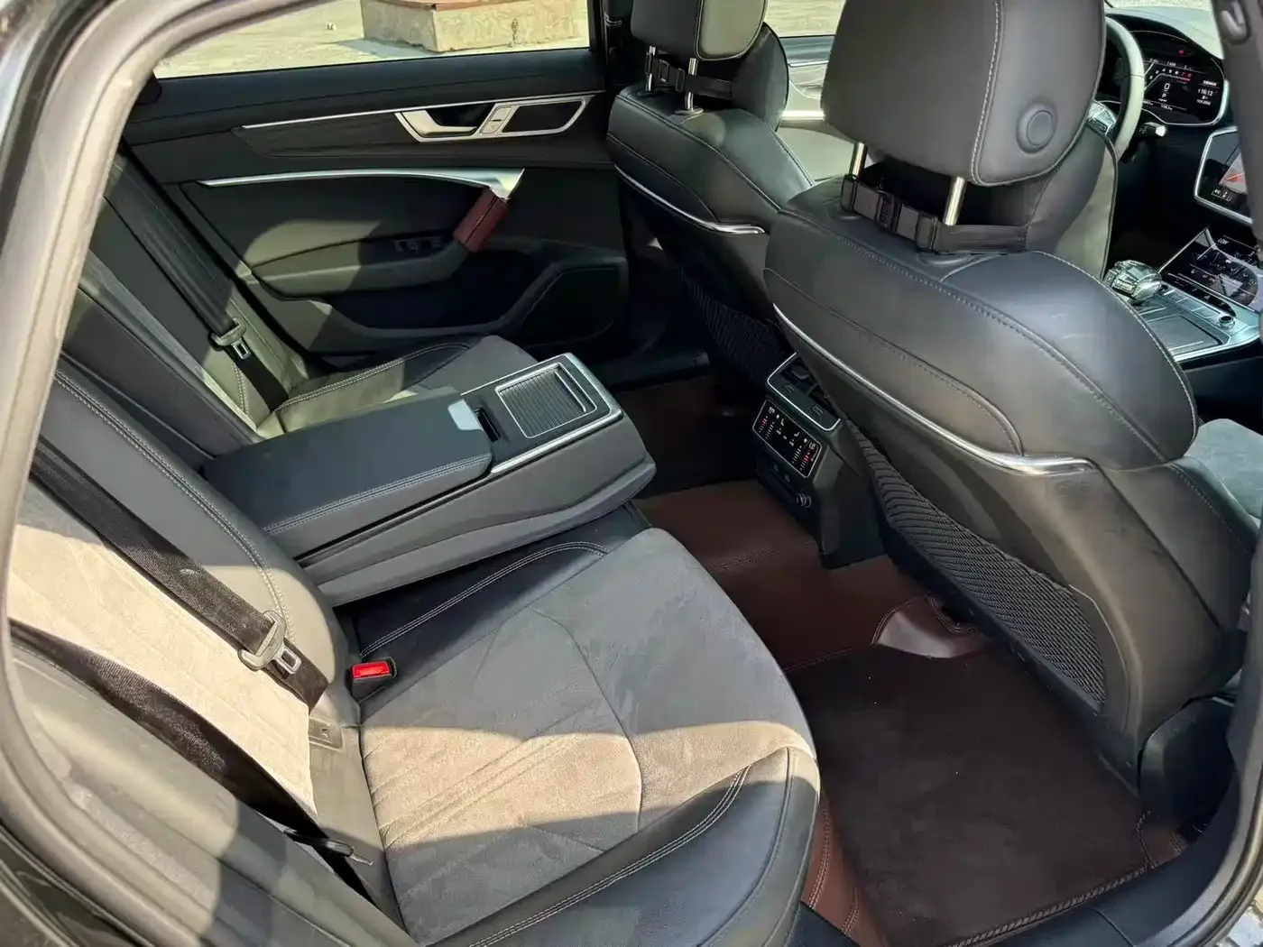 Audi Audi A6L 2023 55 TFSI quattro Exclusive Elegance — Фото автомобиля 13